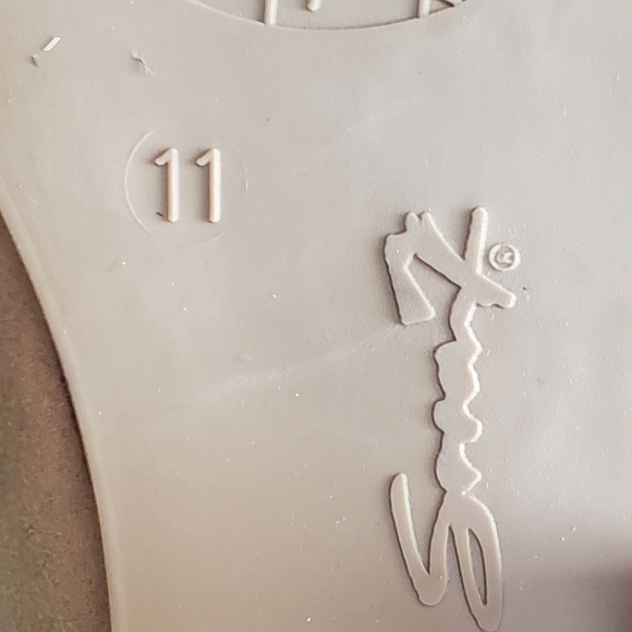 Seven For Man Kind Tan Suede Slip Ons NWOT.  Sz 11. - Picture 5 of 8